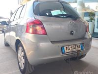 Usata Toyota Yaris 90 CV (66 kW) 2007 Grigio Utilitaria