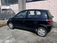 Usata Toyota Yaris 68 CV (50 kW) 2001 Nero Berlina
