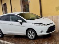 Usata Ford Fiesta Titanium 71 CV (52 kW) 2011 Bianco Berlina