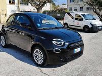 Begagnad Fiat 500e Passion 42 kW (58 HK) 2024 Svart Halvkombi