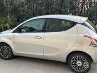 Usata Lancia Ypsilon 95 CV (69 kW) 2016 Grigio Utilitaria