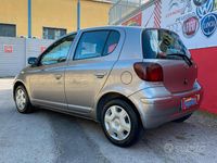Usata Toyota Yaris 75 CV (55 kW) 2004 Grigio Berlina