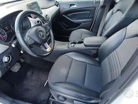 Usata Mercedes B200 140 CV (102 kW) 2015 Bianco Monovolume