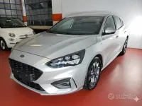 Begagnad Ford Focus ST-Line 125 HK (91 kW) 2022 Silver Sedan