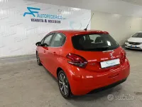Usata Peugeot 208 GT-line 110 CV (80 kW) 2015 Arancione Utilitaria