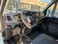 Usata Iveco Daily 136 CV (100 kW) 2020 Verde(met.) Berlina