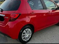 Usata Toyota Yaris 90 CV (66 kW) 2015 Rosso Utilitaria