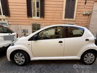 Usata Toyota Aygo 68 CV (50 kW) 2013 Bianco Utilitaria