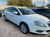 Begagnad Lancia Delta 200 HK (147 kW) 2009 Vit Halvkombi