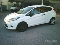 Usata Ford Fiesta 68 CV (50 kW) 2010 Bianco Utilitaria