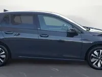 Usata VW Golf VIII Move 110 CV (80 kW) 2024 Grigio urano Berlina