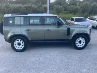Usata Land Rover Defender SE Dynamic 200 CV (147 kW) 2023 Verde SUV