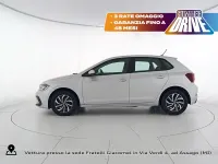 Usata VW Polo Life 95 CV (69 kW) 2023 Reflex silver metallizzato Utilitaria