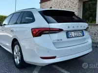 Usata Skoda Octavia Executive 116 CV (85 kW) 2022 Bianco Station wagon
