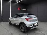 Usata Renault Captur Techno 101 CV (74 kW) 2024 Grigio SUV