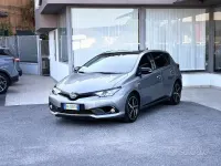 Usata Toyota Auris Hybrid 99 CV (72 kW) 2018 Grigio Berlina