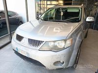 Usata Mitsubishi Outlander Invite 140 CV (102 kW) 2007 Grigio scuro SUV