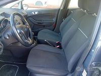 Usata Ford Fiesta 45 CV (33 kW) 2014 Grigio Utilitaria