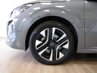 Usata Peugeot 208 Allure 101 CV (74 kW) 2025 Grigio Utilitaria