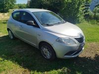 Usata Lancia Ypsilon Gold 69 CV (50 kW) 2016 Argento Utilitaria