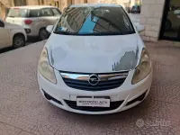 Usata Opel Corsa 75 CV (55 kW) 2008 Bianco Utilitaria