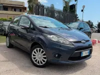 Usata Ford Fiesta 82 CV (60 kW) 2012 Blu Berlina