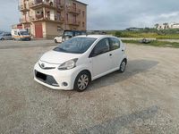 Usata Toyota Aygo Connect Style 68 CV (50 kW) 2012 Bianco Utilitaria