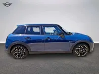 Usata Mini Cooper Favoured 150 kW (204 CV) 2025 Blu/azzurro Utilitaria