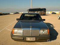 Usata Mercedes 200 122 CV (89 kW) 1989 Grigio Berlina
