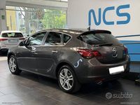 Usata Opel Astra Cosmo 140 CV (102 kW) 2011 Grigio Berlina