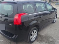 Usata Peugeot 5008 112 CV (82 kW) 2012 Nero Monovolume
