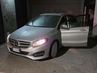 Usata Mercedes B200 Business 136 CV (100 kW) 2017 Grigio Utilitaria