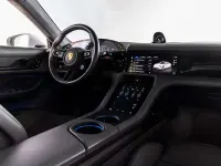 Usata Porsche Taycan 141 kW (193 CV) 2021 Bianco carrara metallizzato Berlina
