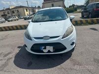 Usata Ford Fiesta Titanium 68 CV (50 kW) 2009 Bianco Utilitaria