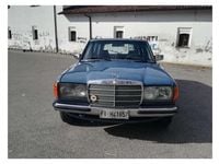 Usata Mercedes 240 72 CV (52 kW) 1983 Blu/azzurro Station wagon