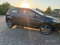 Usata Ford Fiesta 75 CV (55 kW) 2013 Nero Berlina