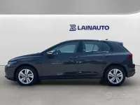 Usata VW Golf VIII Life 116 CV (85 kW) 2022 Grigio Berlina