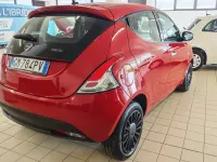 Usata Lancia Ypsilon Silver 69 CV (50 kW) 2023 Rosso Utilitaria