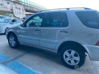 Usata Mercedes ML270 Classic 163 CV (119 kW) 2005 Grigio SUV