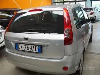 Usata Ford Fiesta Titanium 68 CV (50 kW) 2007 Grigio Utilitaria