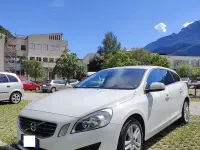 Usata Volvo V60 Momentum 181 CV (133 kW) 2013 Bianco Station wagon