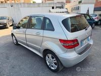 Usata Mercedes B160 95 CV (69 kW) 2010 Grigio Monovolume