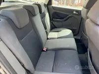Usata Ford Focus 90 CV (66 kW) 2005 Grigio Station wagon