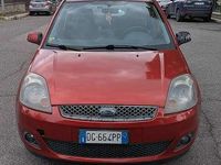 Usata Ford Fiesta Titanium 75 CV (55 kW) 2007 Rosso Utilitaria