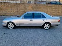 Usata Mercedes E200 186 CV (136 kW) 1998 Grigio Berlina