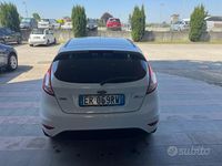 Gebraucht Ford Fiesta 75 PS (55 kW) 2013 Weiß Van