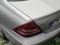 Usata Mercedes C220 Elegance 149 CV (109 kW) 2004 Grigio Berlina