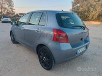 Usata Toyota Yaris 100 CV (73 kW) 2011 Grigio Berlina