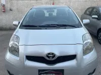 Usata Toyota Yaris Lounge 69 CV (50 kW) 2011 Grigio Utilitaria