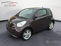 Usata Toyota iQ Style 98 CV (72 kW) 2013 Rosso Utilitaria